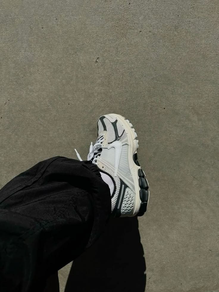 Nike Zoom Vomero 5 Supersonic Light Bone Black - Image 2