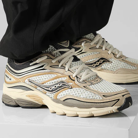 Saucony ProGrid Omni 9 Gold - Image 2