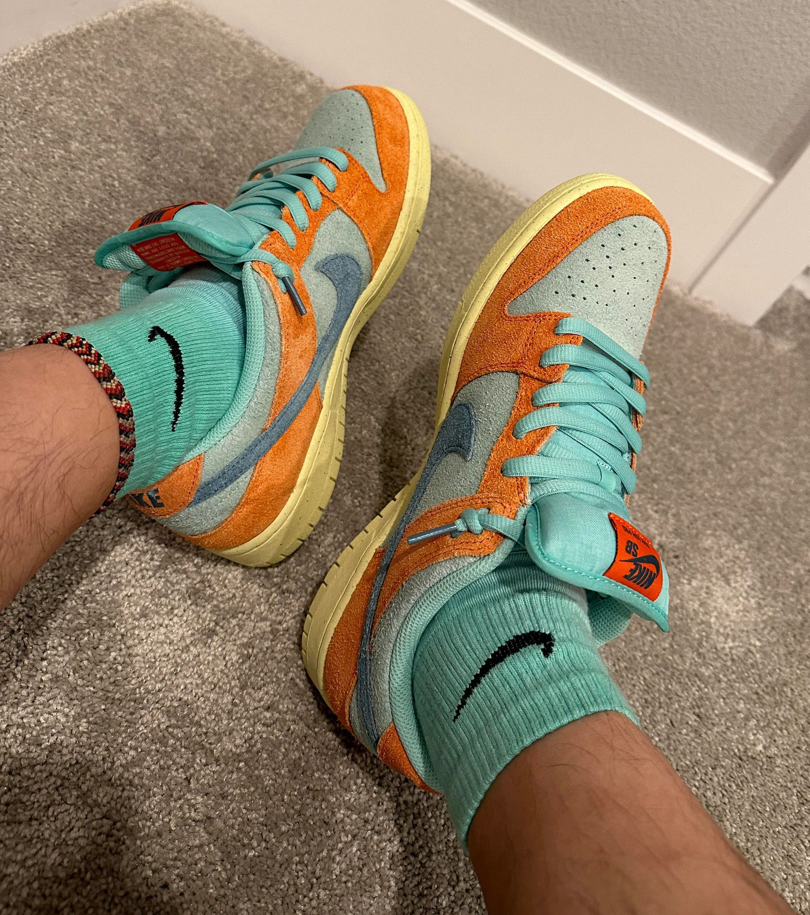Nike SB Dunk Low Orange Emerald Rise - Image 2