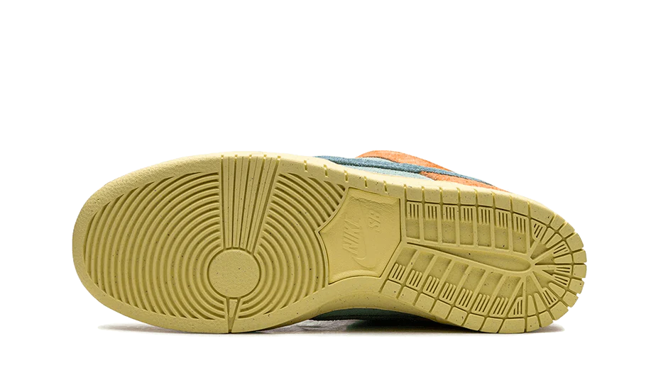 Nike SB Dunk Low Orange Emerald Rise - Image 5