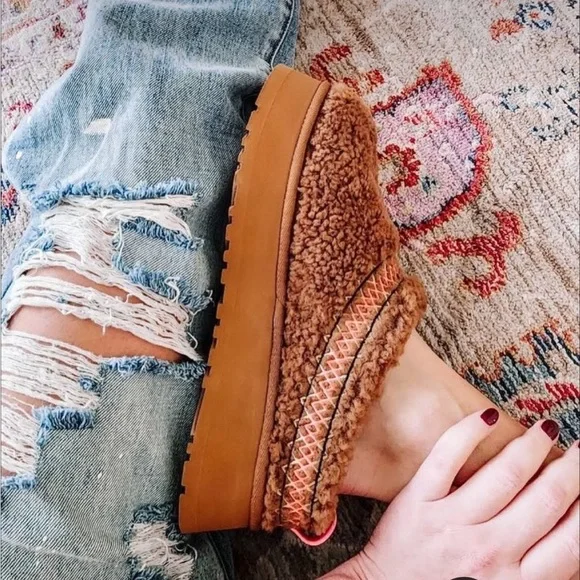 UGG Tazz Slipper Heritage Braid Hardwood - Image 2