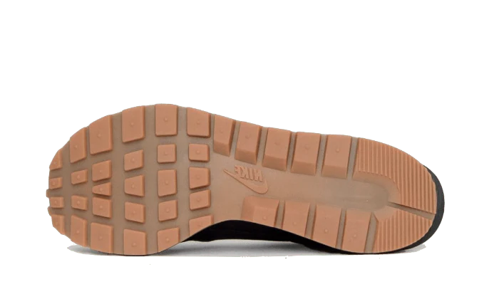 Nike Vaporwaffle Sacai Black Gum - Image 4